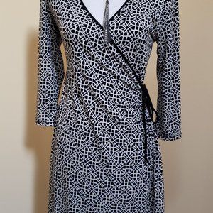 Geometric pattern wrap-around dress~